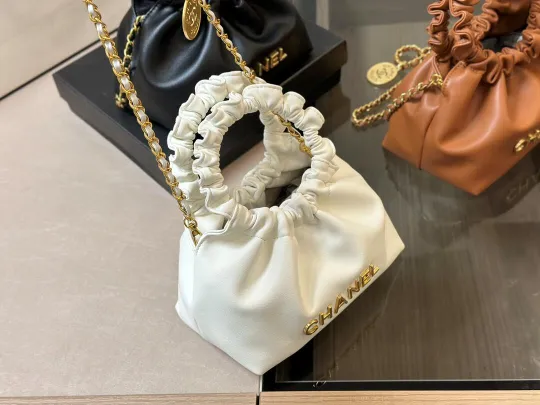 Chanel ★(大人気で即完売)入手困難チェーン